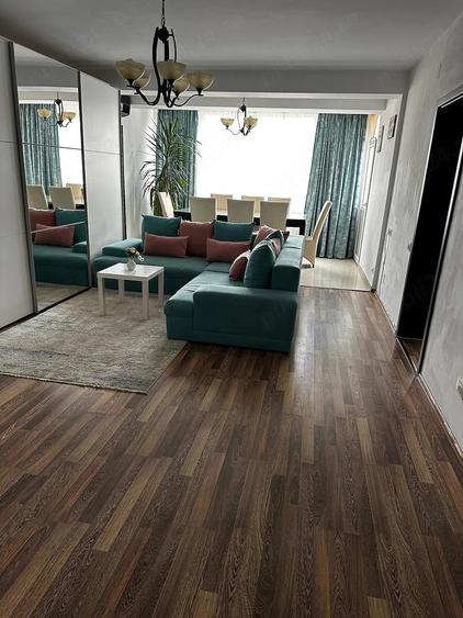 Apartament cu 3 camere semidecomandat în Lipovei