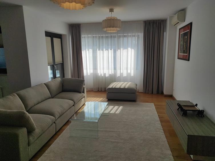 Apartament cu 3 camere semidecomandat în Aviației