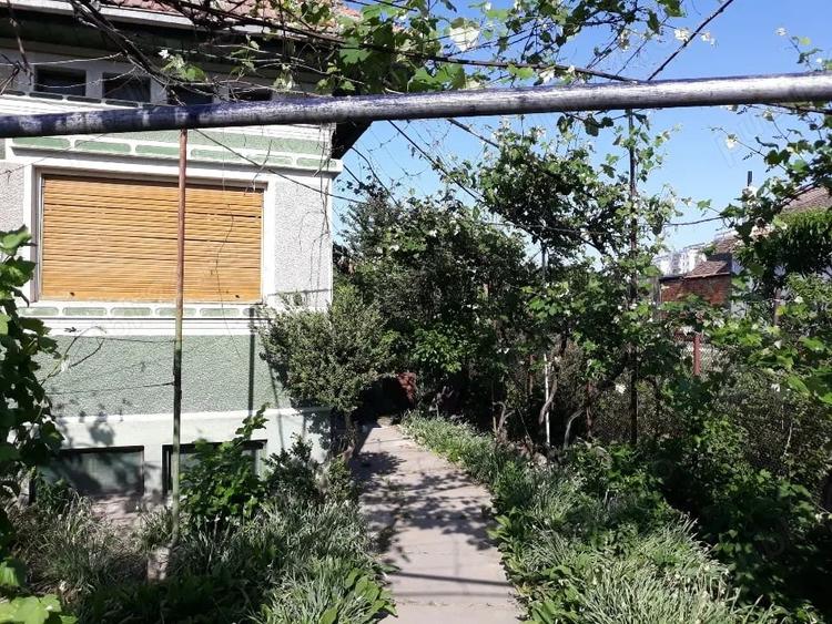 Casă cu 3 camere în Central