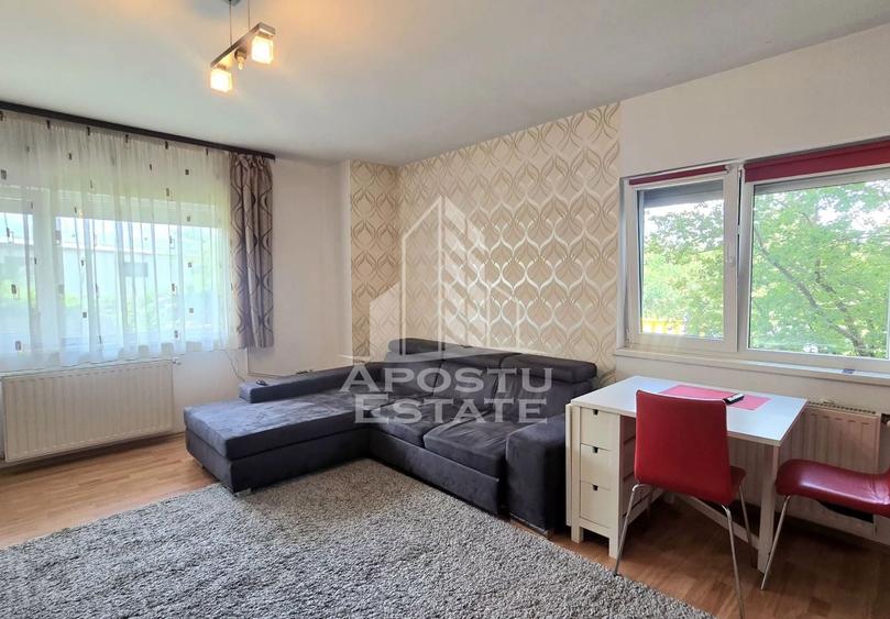 Apartament cu 3 camere decomandat, mobilat în Aradului