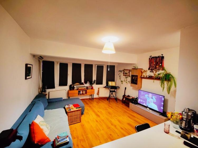 Apartament cu 3 camere decomandat în Central