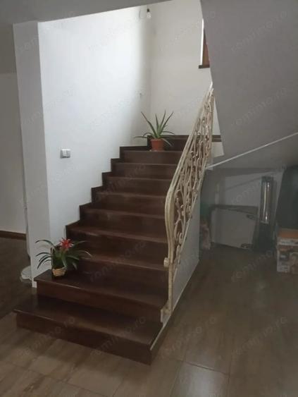 Casă cu 6 camere cu Teren 650 Mp în Central