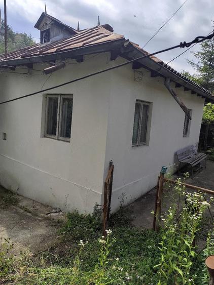 Casă cu 3 camere cu Teren 2600 Mp în Posești