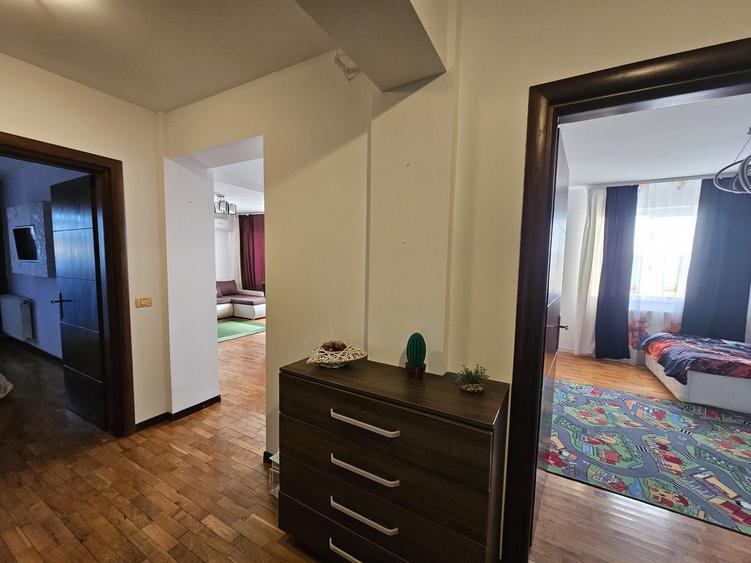 Apartament cu 3 camere decomandat în Central