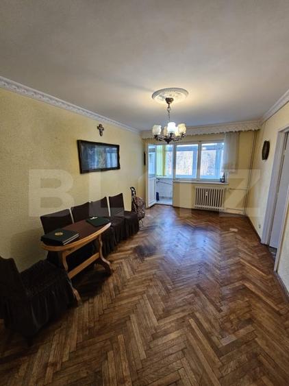 Apartament cu 4 camere decomandat în Central