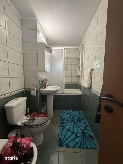 Apartament cu 3 camere semidecomandat, mobilat în Soarelui