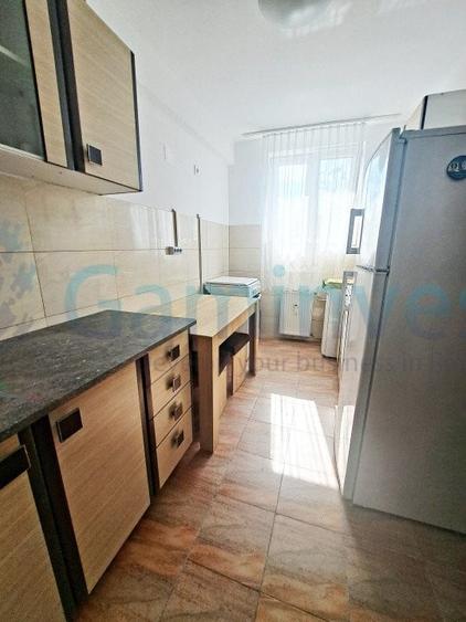 Apartament cu 3 camere circular, mobilat în Central