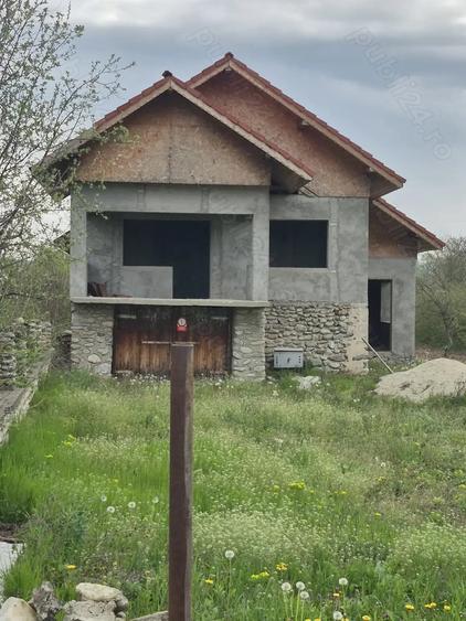 Casă cu 6 camere în Ceauru