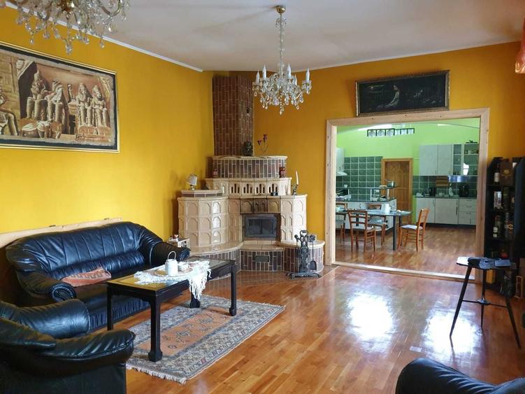 Casă cu 4 camere în Dumbrăveni