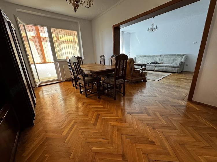Apartament cu 4 camere decomandat în Central