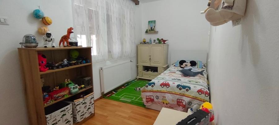 Casă individuală cu 5 camere cu Teren 1090 Mp în Central