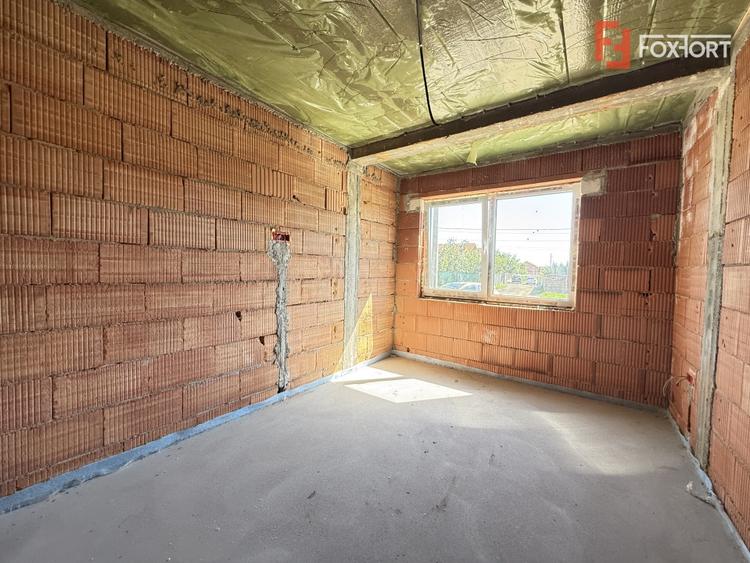 Duplex cu 5 camere cu Canalizare în Sânmihaiu Român