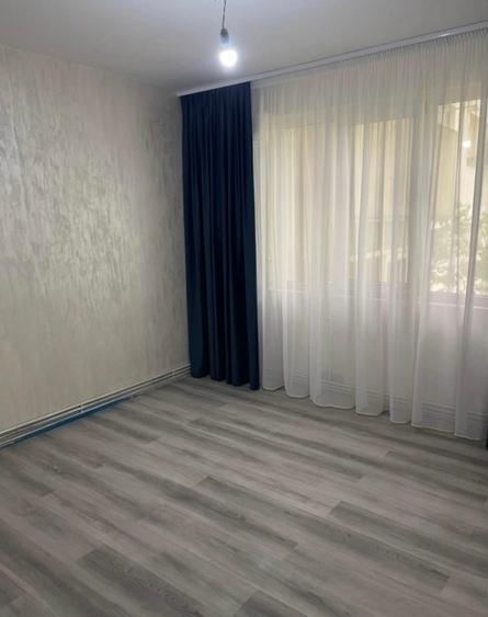 Etaj 2 - Alexandru - Bulevard -  3 camere decomandat - geam la baie - renovat - 4