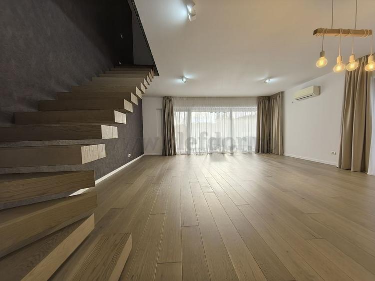 Casă individuală cu 4 camere cu Piscina în Tunari