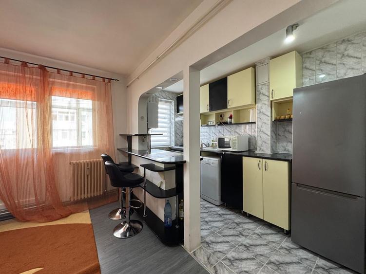 Apartament cu 2 camere semidecomandat în Podu Roș