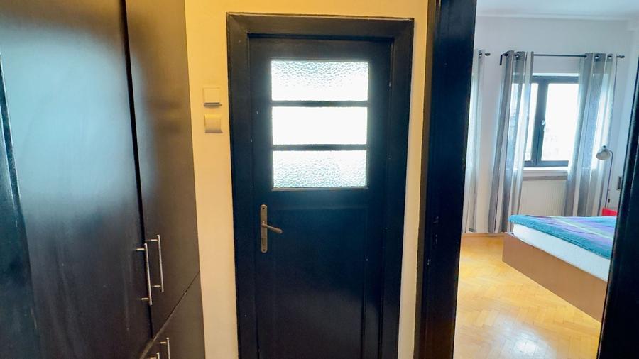 Apartament cu 4 camere decomandat, mobilat în Batistei