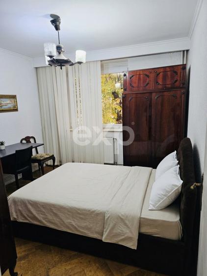 Apartament cu 3 camere semidecomandat, mobilat în Craiovei