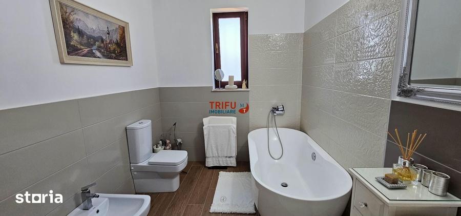 Casă cu 4 camere cu Teren 1698 Mp în Central