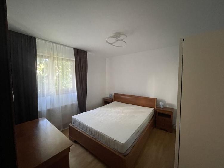 Apartament cu 3 camere semidecomandat în Centrul Istoric