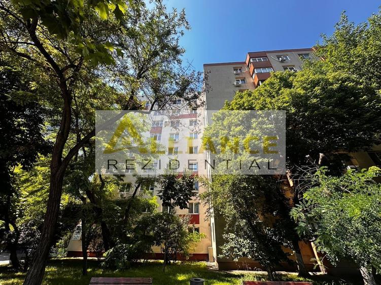 Apartament cu 3 camere decomandat, mobilat în Apărătorii Patriei