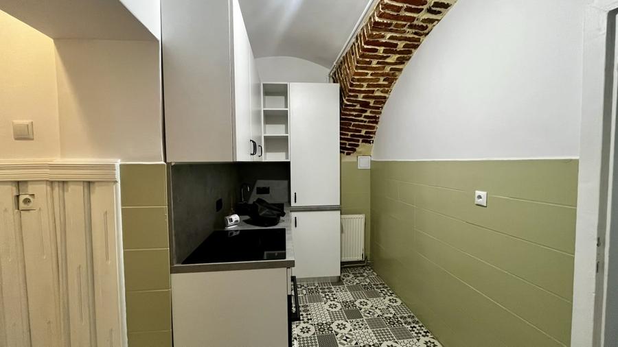 Apartament cu 2 camere semidecomandat, mobilat în Centrul Istoric