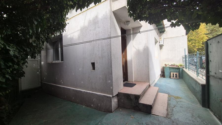 Casă individuală cu 4 camere cu Canalizare în Casa de Cultură