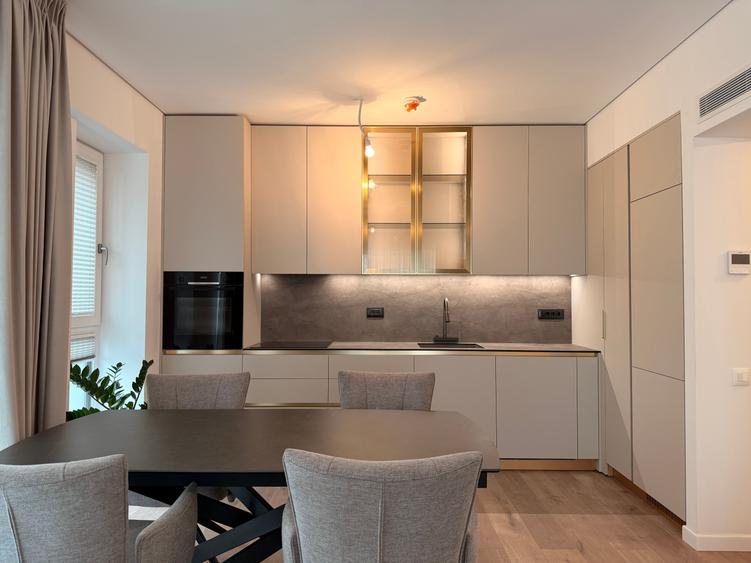 Apartament cu 3 camere, mobilat în Politehnica