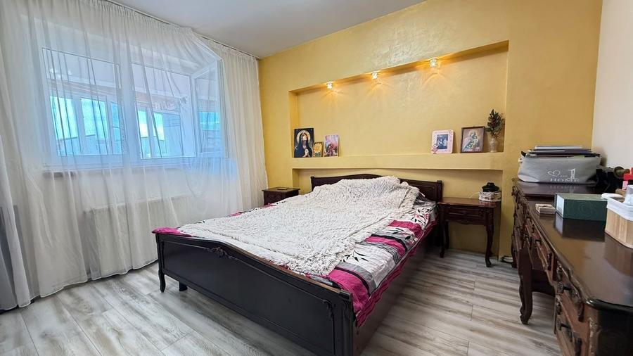 Apartament cu 3 camere decomandat, mobilat în Nerva Traian