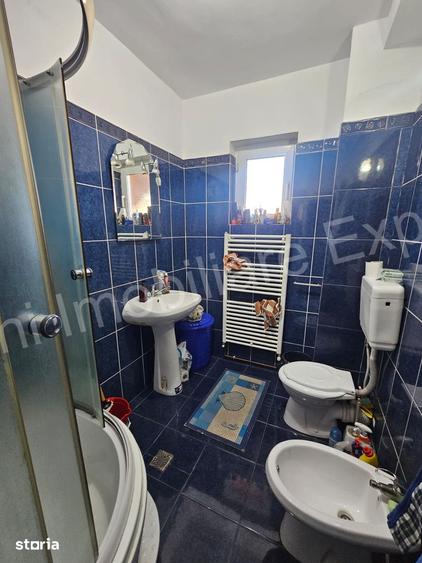 Casă cu 10 camere cu Teren 2642 Mp în Central