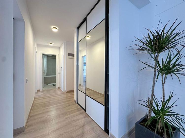 Apartament cu 3 camere decomandat, mobilat în Tractorul
