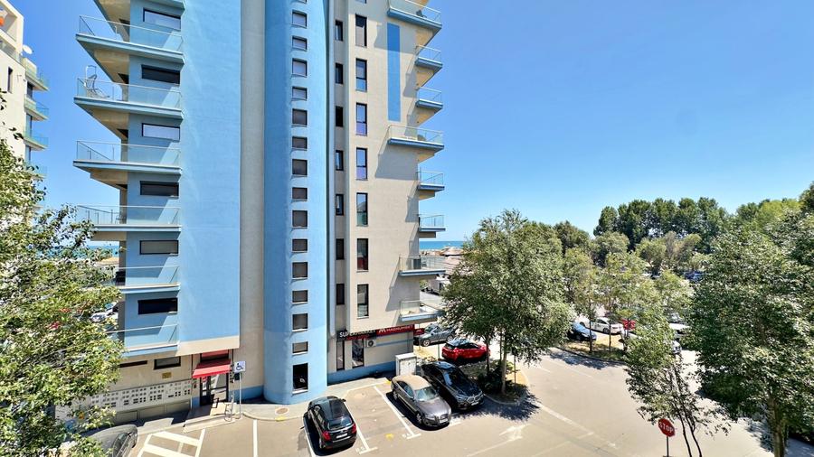 Apartament cu 2 camere semidecomandat, mobilat în Mamaia