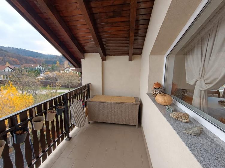 Apartament cu 2 camere semidecomandat în Cristian