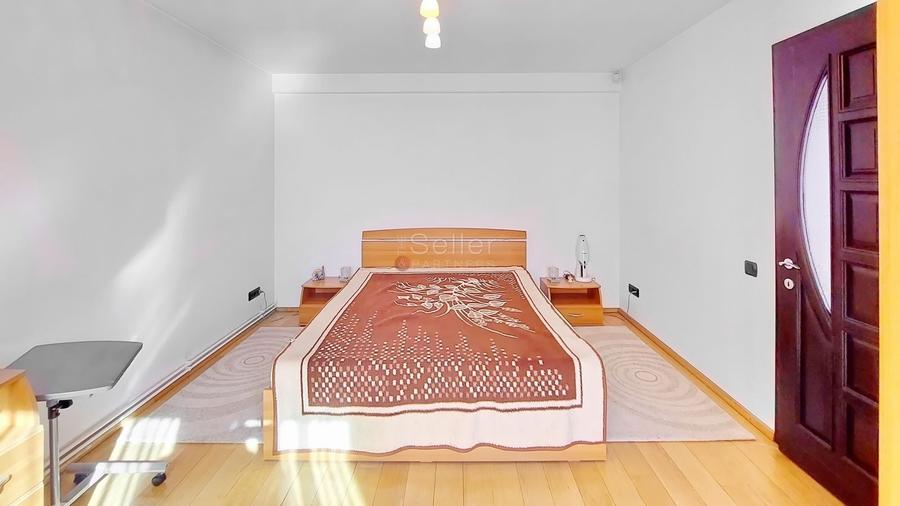 Casă individuală cu 5 camere cu Canalizare în Florilor