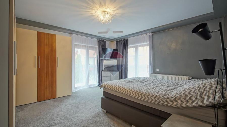 Casă cu 5 camere cu Teren 300 Mp în Central