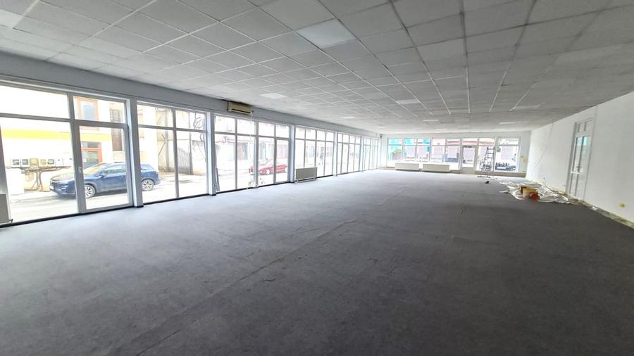 Spațiu comercial, de 300 mp, în Central