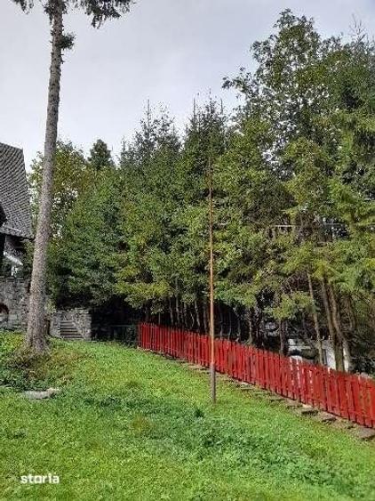 Casă cu 8 camere cu Teren 50 Mp în Furnica