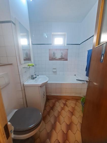 Apartament cu 4 camere decomandat în Drumul Taberei