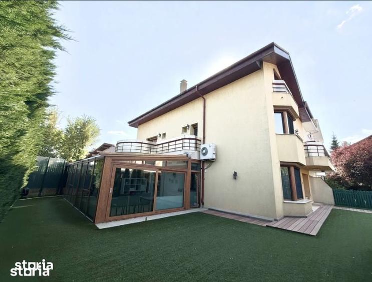 Casă cu 6 camere cu Teren 450 Mp în Central