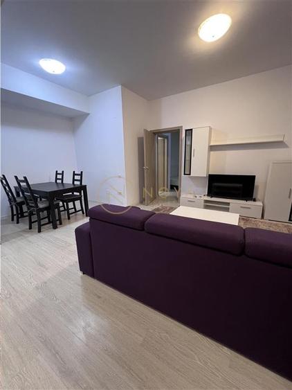 Apartament cu 3 camere semidecomandat, mobilat în Decebal