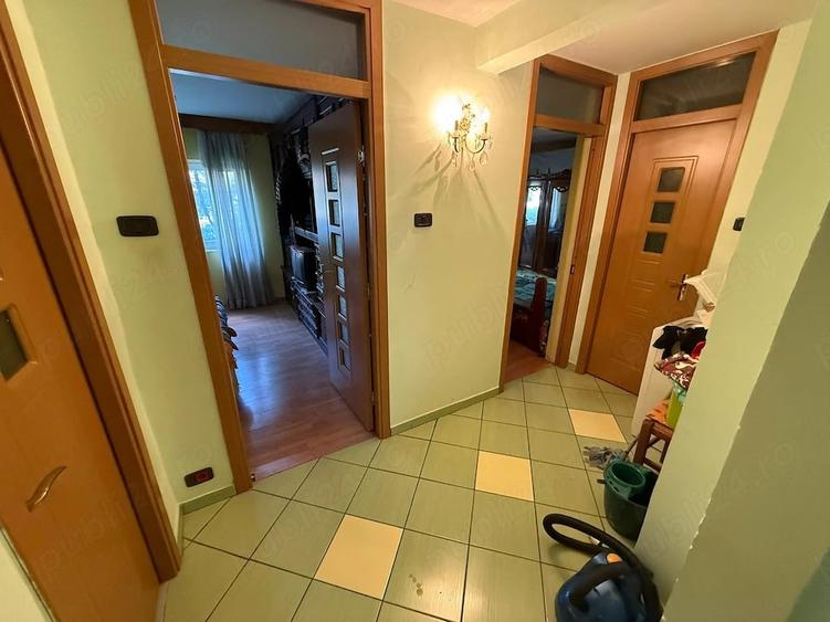 Apartament cu 3 camere decomandat în Vest