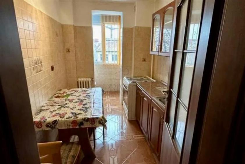 Apartament cu 2 camere semidecomandat, mobilat în Torontalului