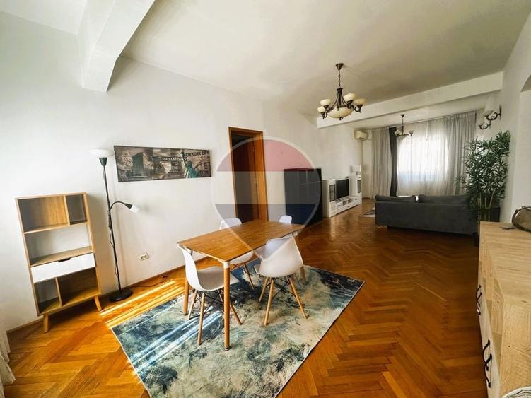 Apartament cu 3 camere decomandat, mobilat în Magheru
