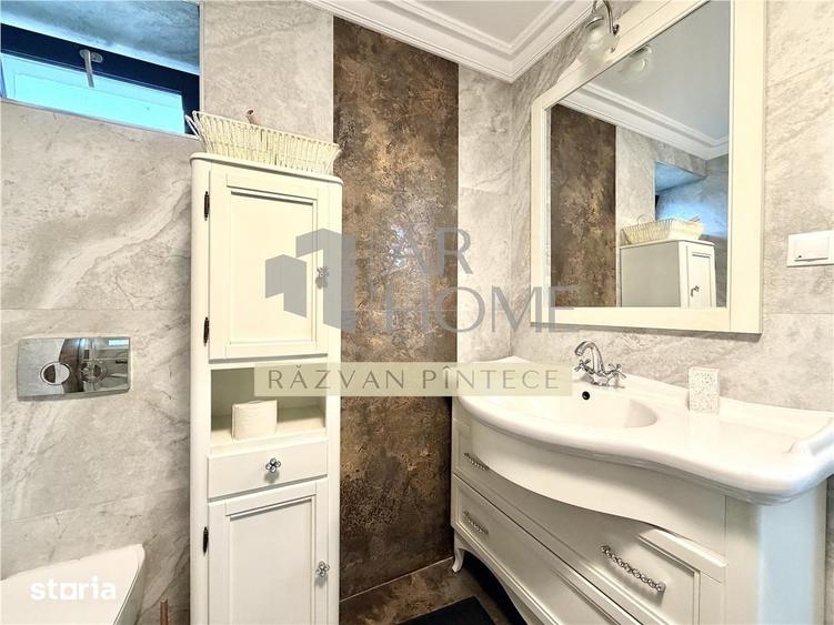 Apartament cu 3 camere decomandat în Republicii