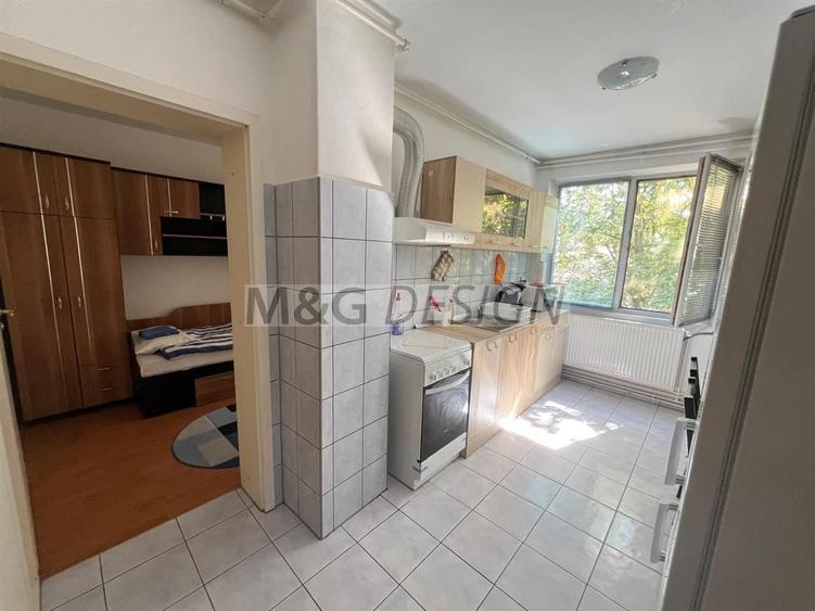 Apartament cu 3 camere semidecomandat, mobilat în Medicină