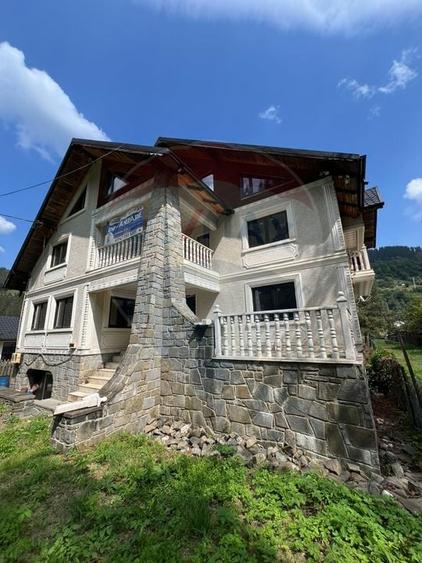 Casă individuală cu 7 camere cu Teren 859 Mp în Mădei