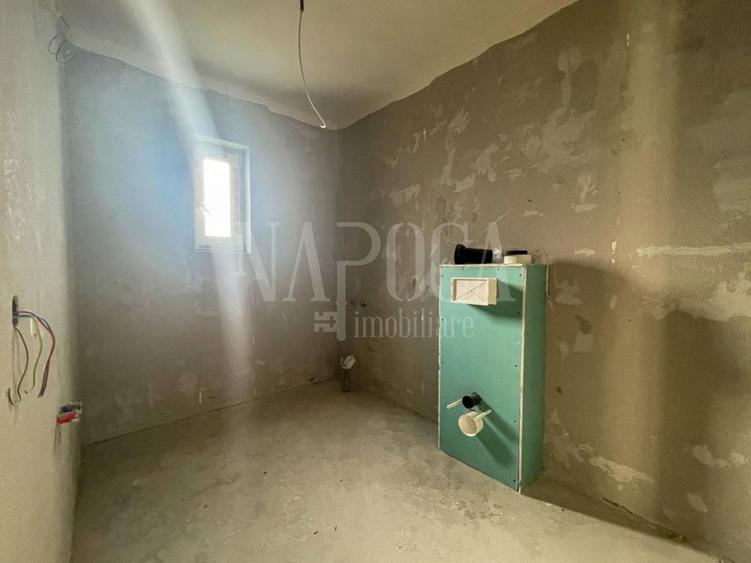 Casă individuală cu 4 camere cu Canalizare în Luna de Sus