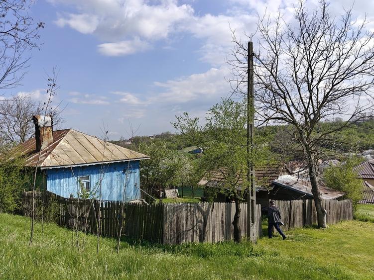 Casă cu 3 camere cu Teren 10300 Mp în Central