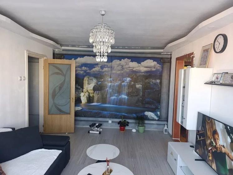 Apartament cu 3 camere semidecomandat, mobilat în Sălăjan