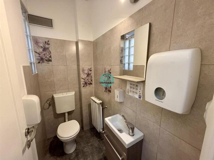 Casă individuală cu 8 camere cu Canalizare în Semicentral