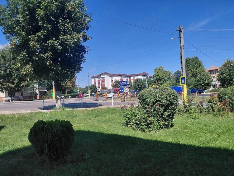 Apartament cu 3 camere semidecomandat în Valu lui Traian